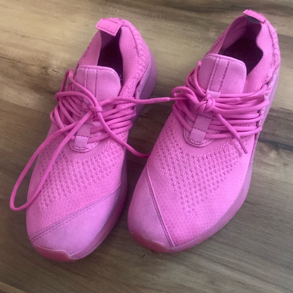 Lane-Eight pink sneakers size 6